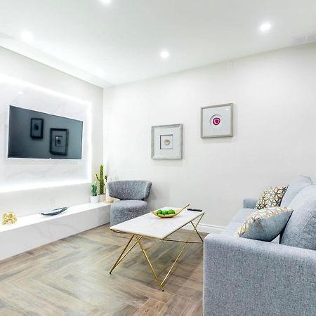 Modern Pet-Friendly Chinatown Apartment Toronto Exterior photo