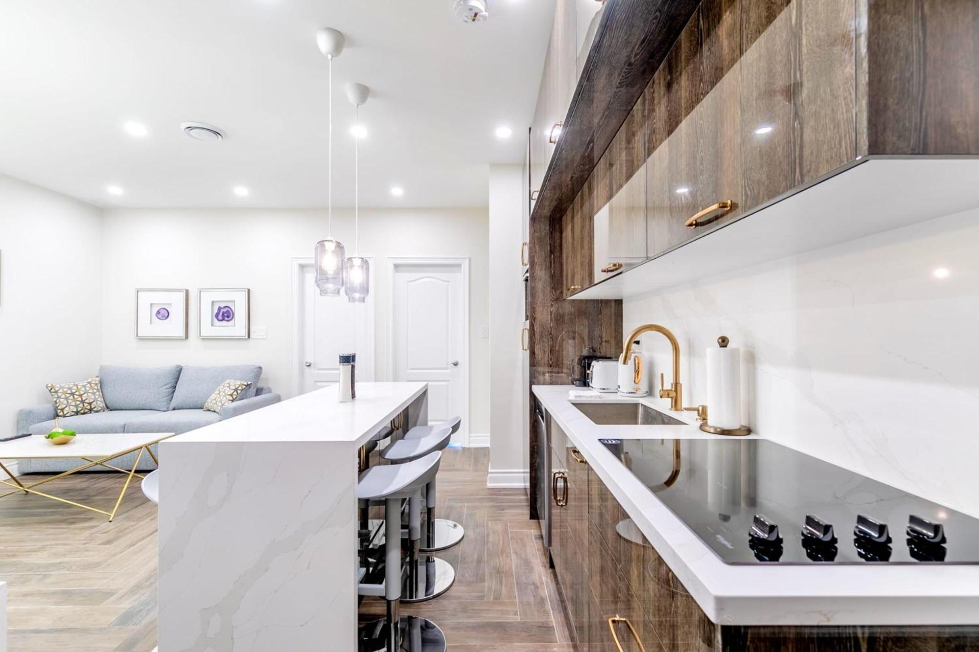 Modern Pet-Friendly Chinatown Apartment Toronto Exterior photo