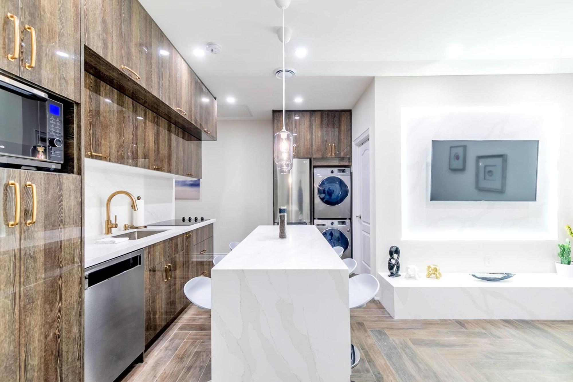 Modern Pet-Friendly Chinatown Apartment Toronto Exterior photo