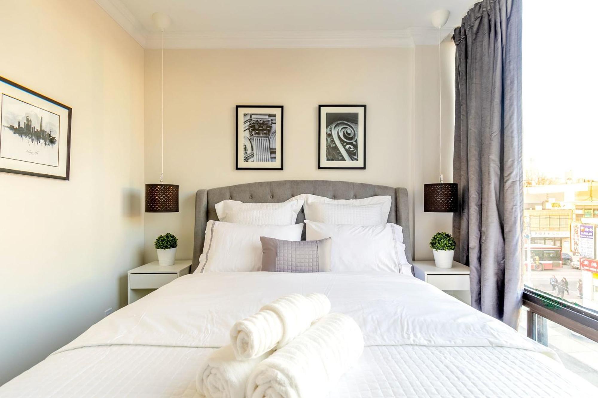 Modern Pet-Friendly Chinatown Apartment Toronto Exterior photo