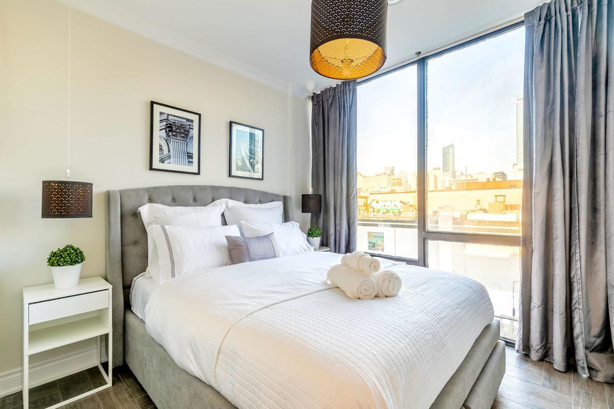 Modern Pet-Friendly Chinatown Apartment Toronto Exterior photo