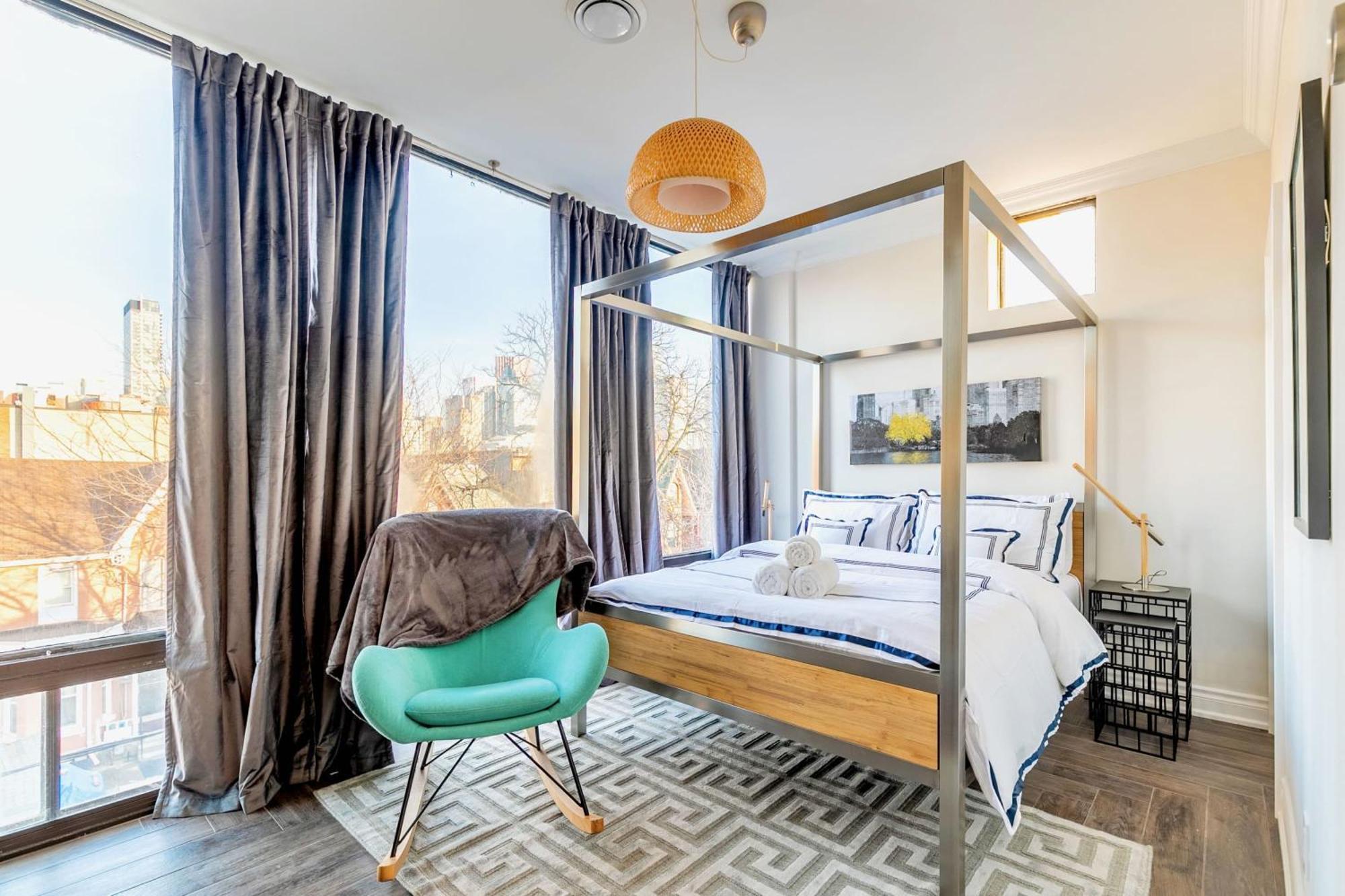Modern Pet-Friendly Chinatown Apartment Toronto Exterior photo